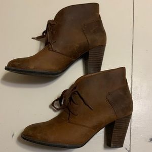 Clarks leather ankle boot, 7 1/2, brown, lace tie, rubber sole.